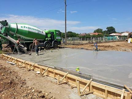 TURNAREA PLACII DE BETON